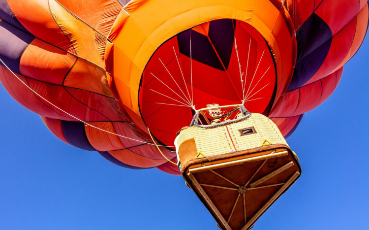 gondola balonu widok z dołu